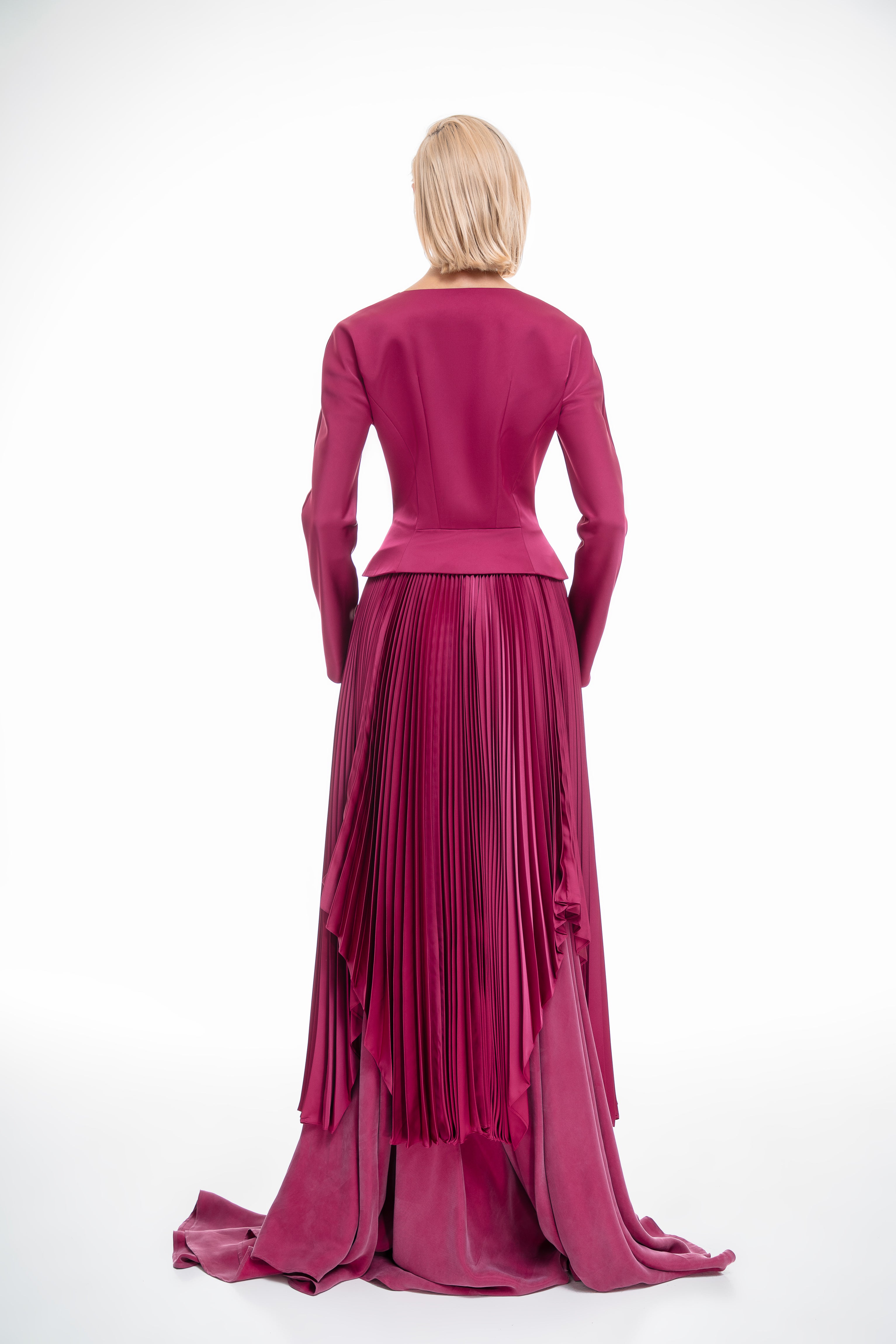 Long dress with pleats on side