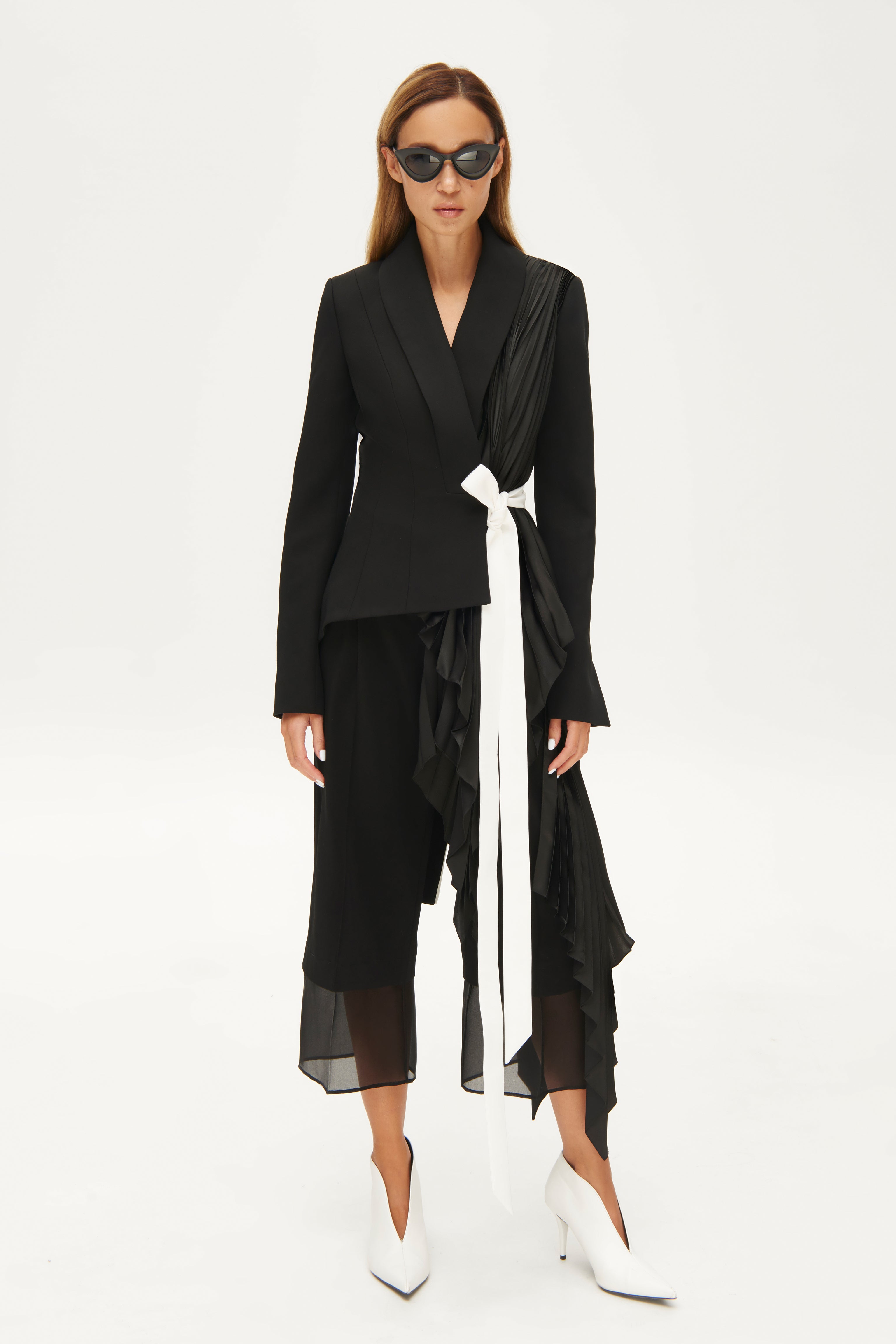 Signature contrast tuxedo jacket with soft pleats