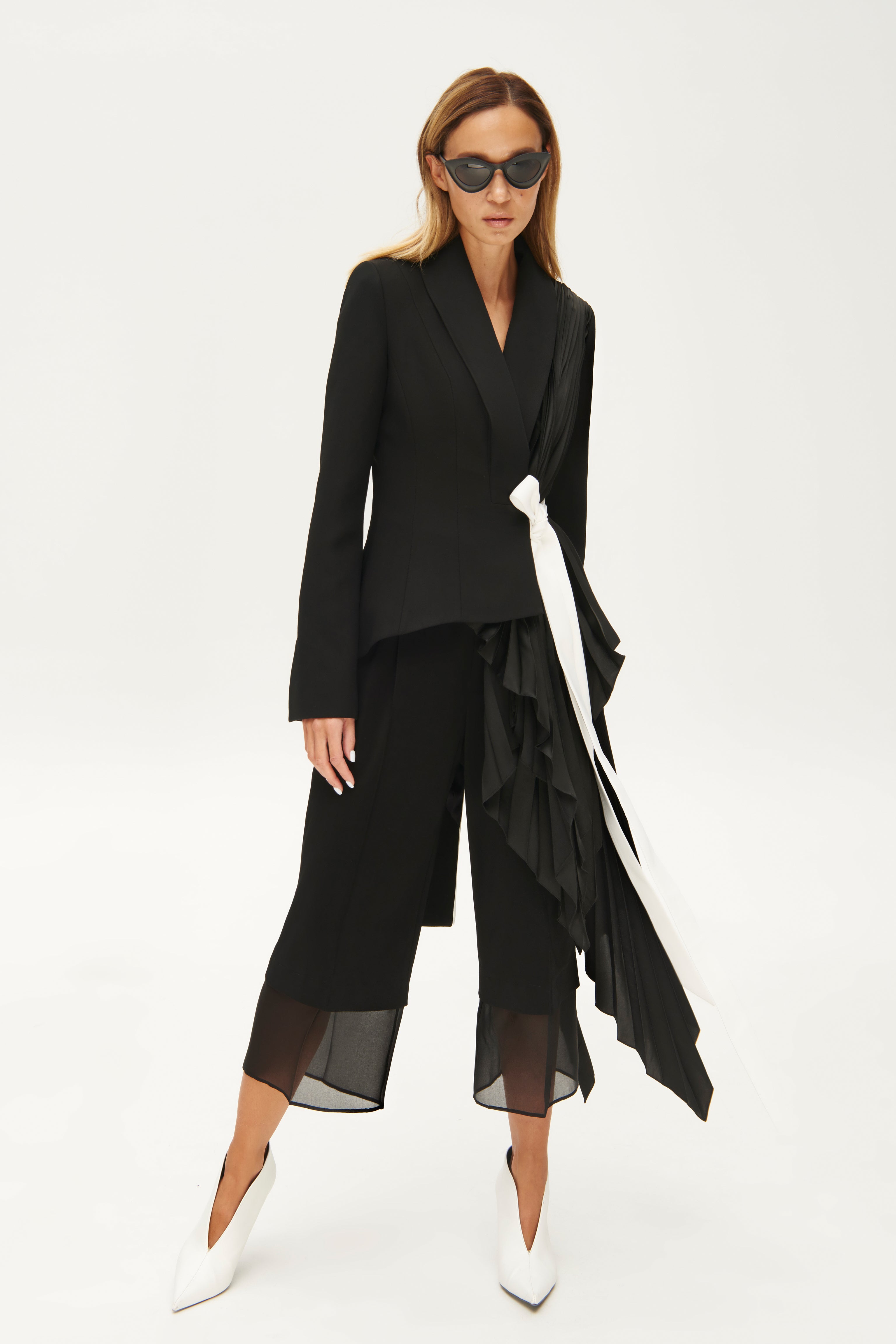 Signature contrast tuxedo jacket with soft pleats