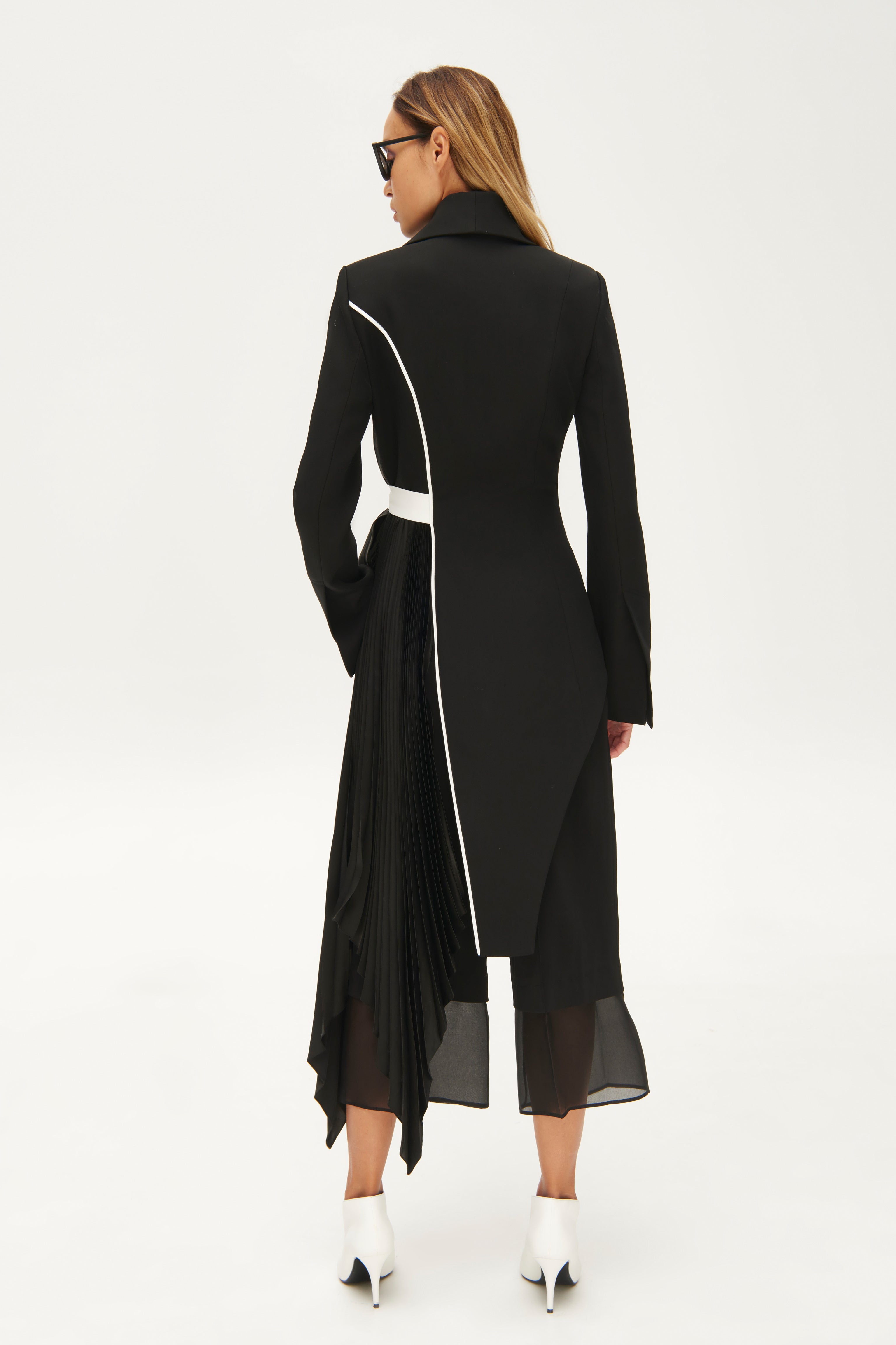 Signature contrast tuxedo jacket with soft pleats