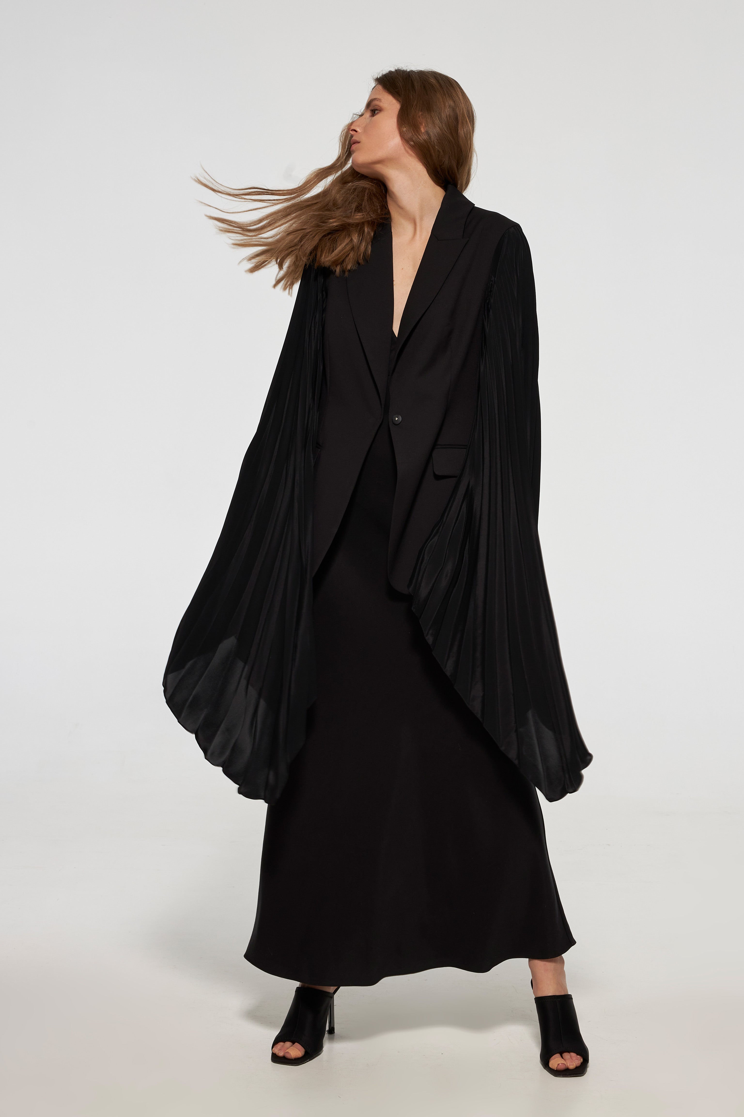 Tuxedo with long pleated sleeves